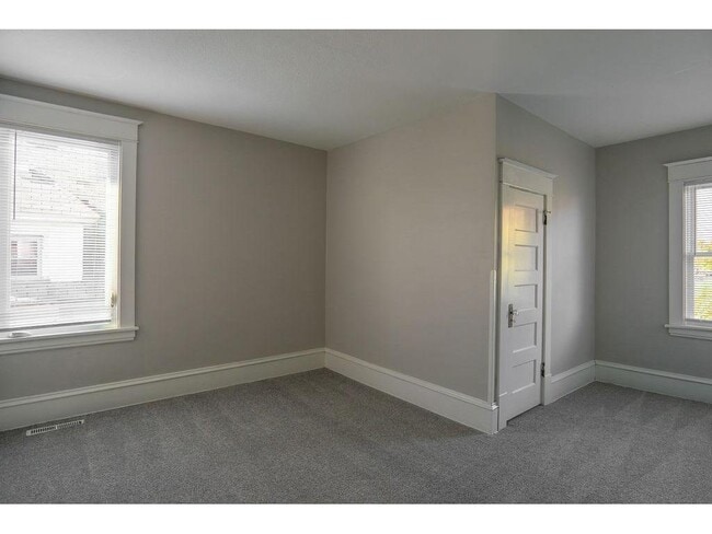 Building Photo - 1606 Concordia Ave