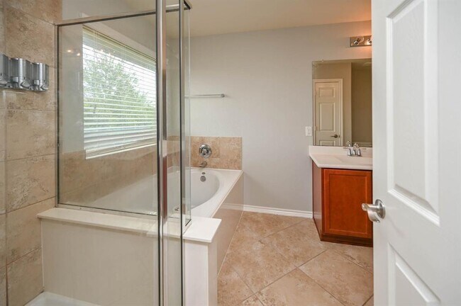 Building Photo - 6431 Calgary Woods Ln