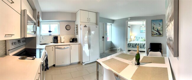 Building Photo - 1705 N Riverside Dr