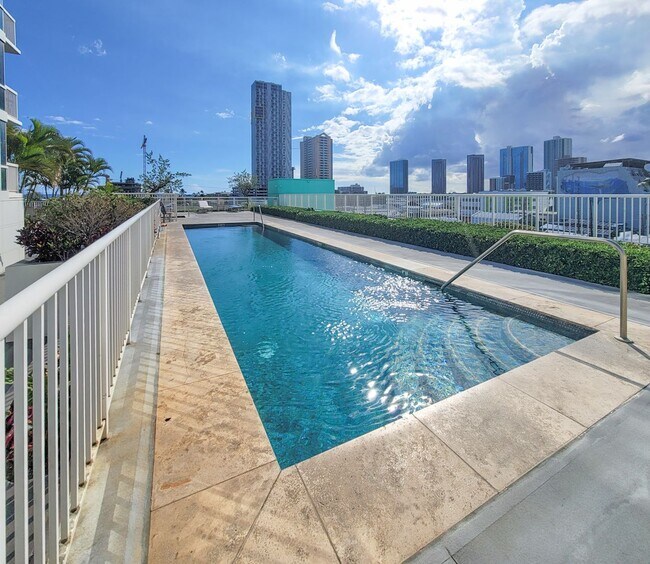 Building Photo - 1BR / 1Bath / 1Pkg - Condo in Kakaako Avai...