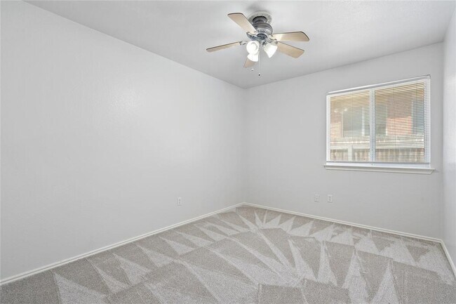 Building Photo - 3307 Blue Ridge Dr