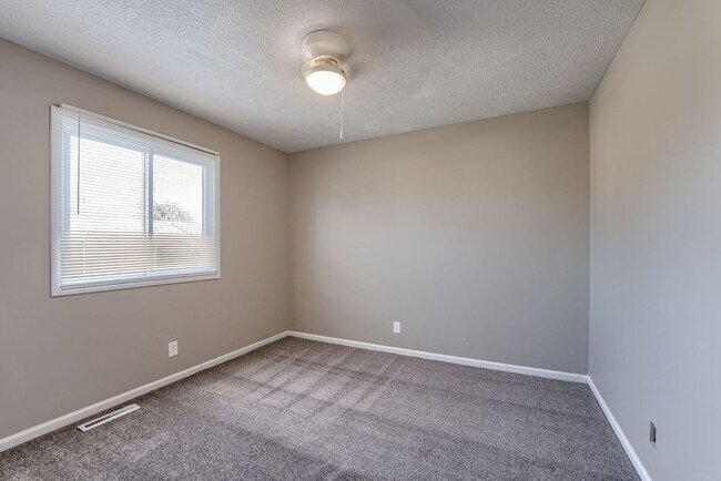 Building Photo - Fresh Updates & Prime Location Near Zorins...