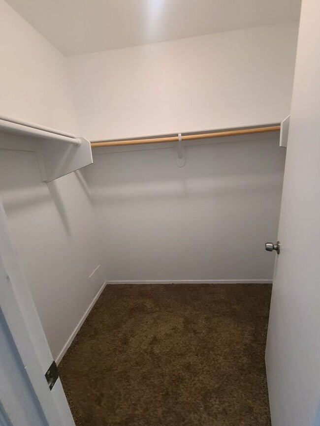Building Photo - Charming 2-bedroom, 1-bathroom washer/dryer