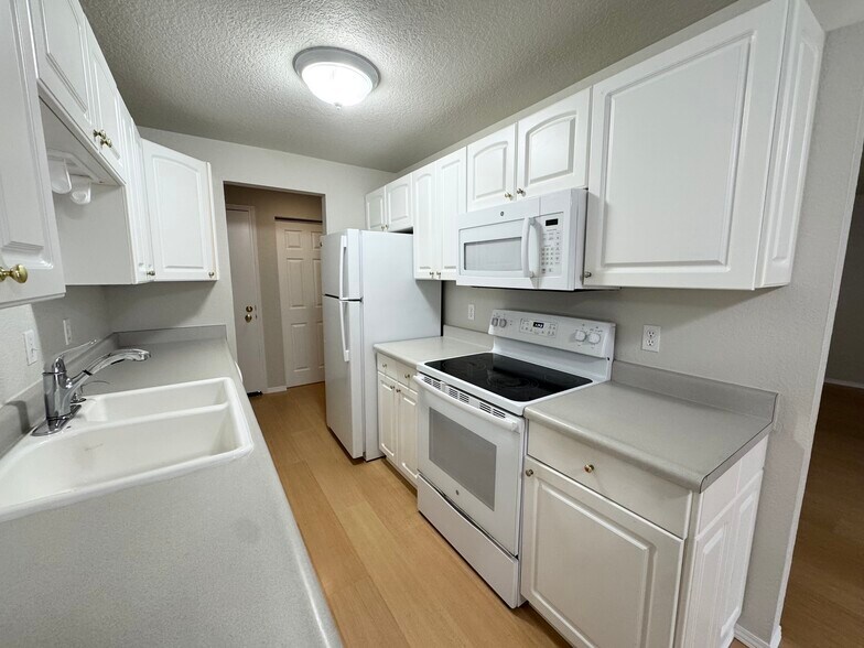 Building Photo - 15705 NE 18th St