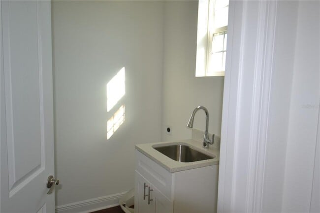 Building Photo - 5728 Biscayne Ct