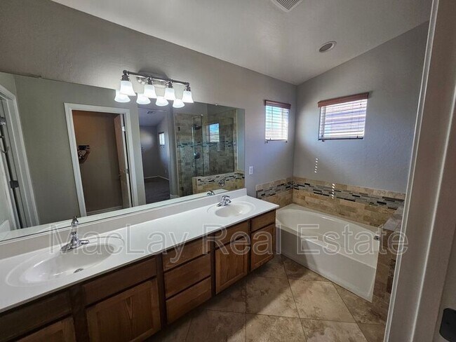 Building Photo - 3936 E Minton St