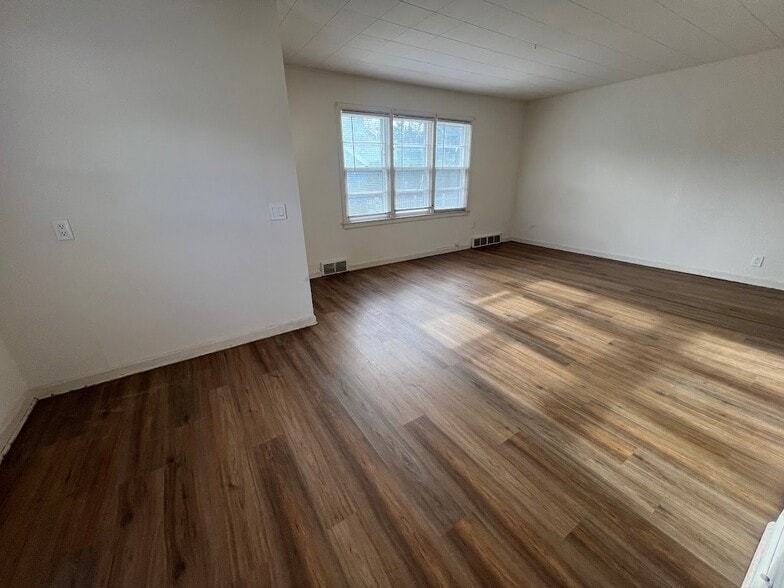 Building Photo - 152 Rodney Ct