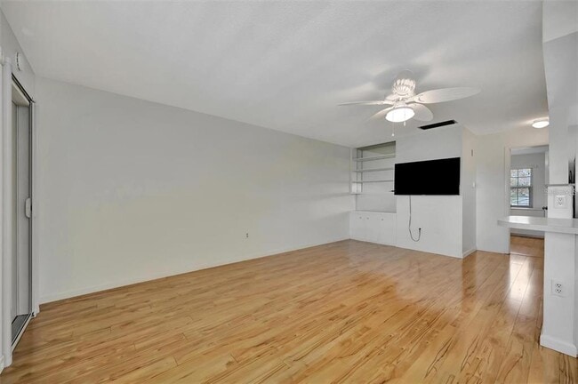 Building Photo - 650 Pinellas Point Dr S