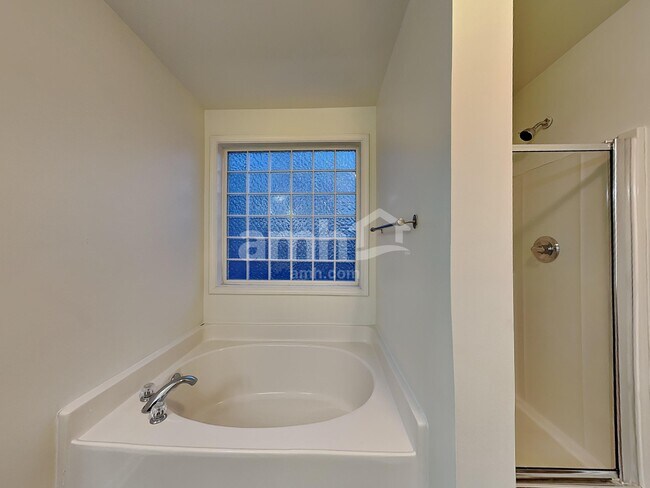 Building Photo - 10 Oakville Ct