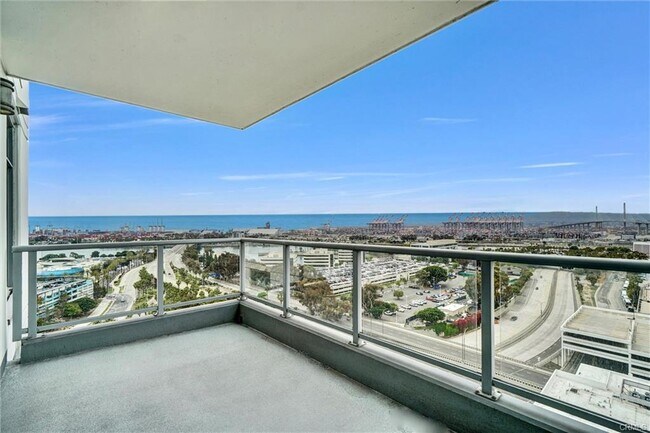 Building Photo - 411 W Seaside Way