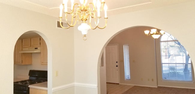 Building Photo - 6928 Crown Ridge Dr