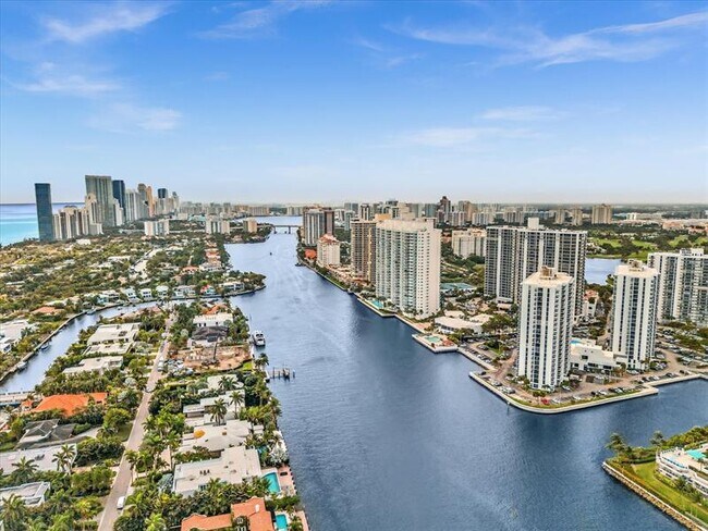 Building Photo - 20515 E Country Club Dr