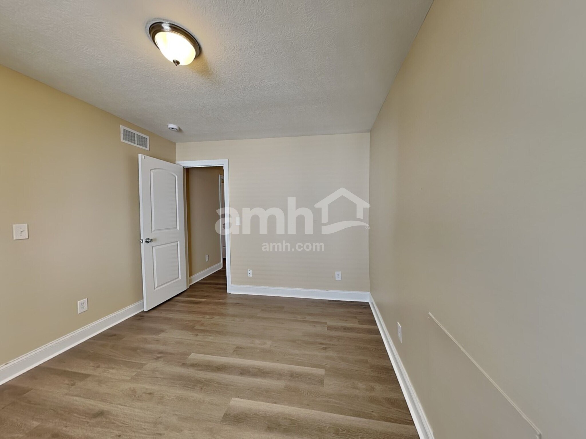 Building Photo - 516 Longview St