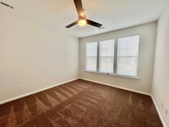 Building Photo - **OFFERING RENT PROMOTION FOR FIRST 6 MONT...
