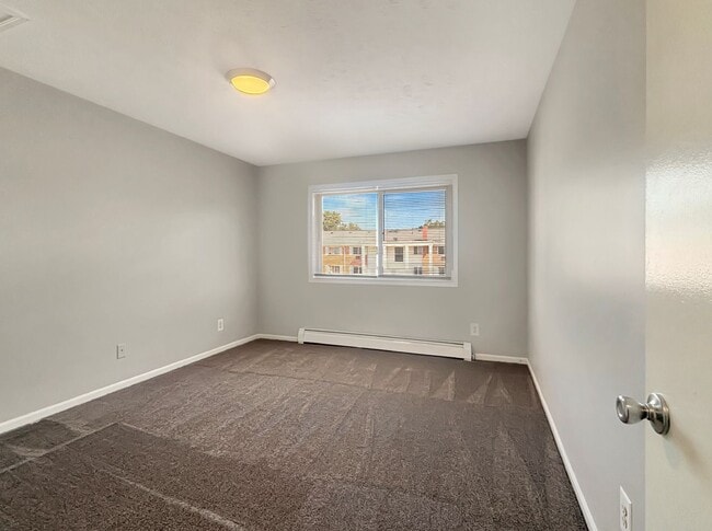 Building Photo - 533 W 20th St
