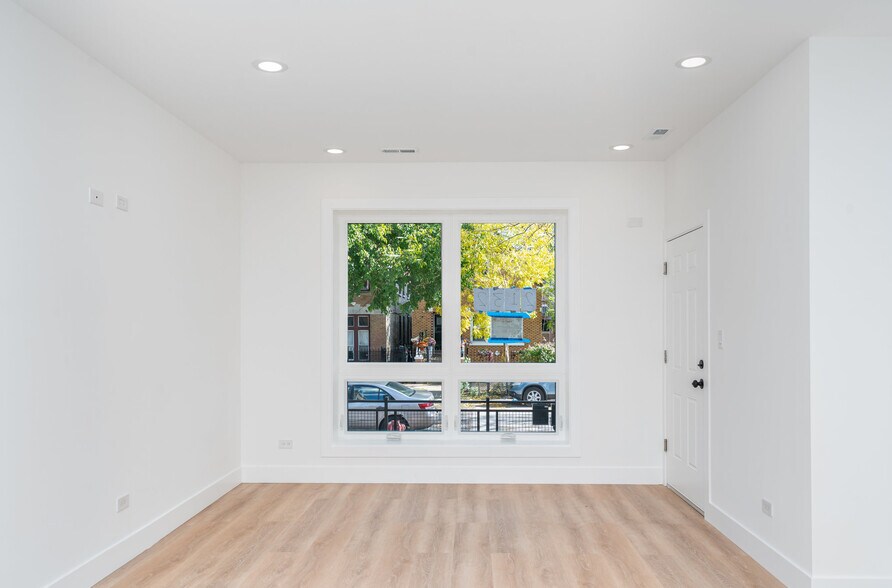 Building Photo - 2132 S Fairfield Ave