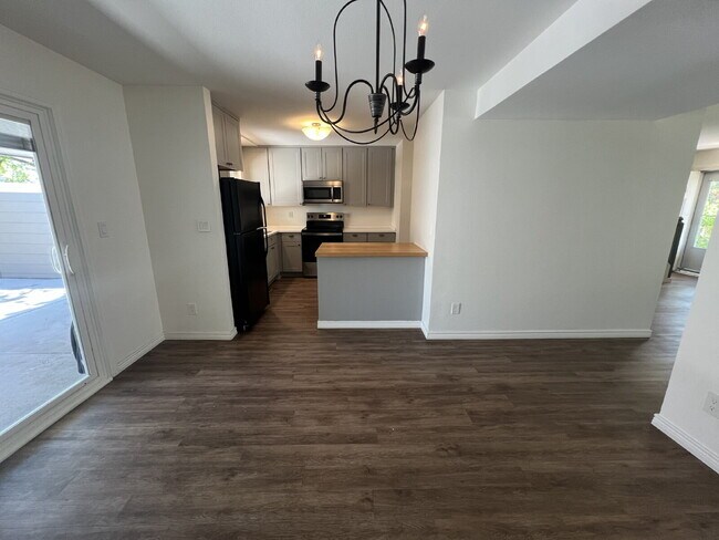 Building Photo - 7052 E Briarwood Dr