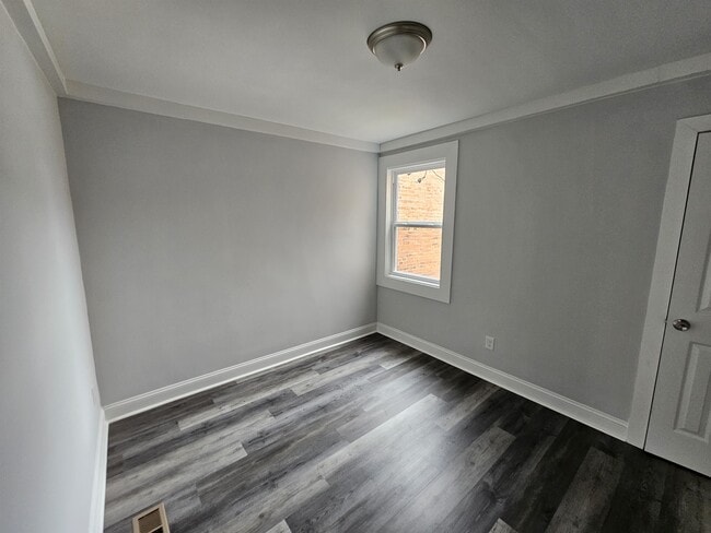 Building Photo - 6921 Holabird Ave