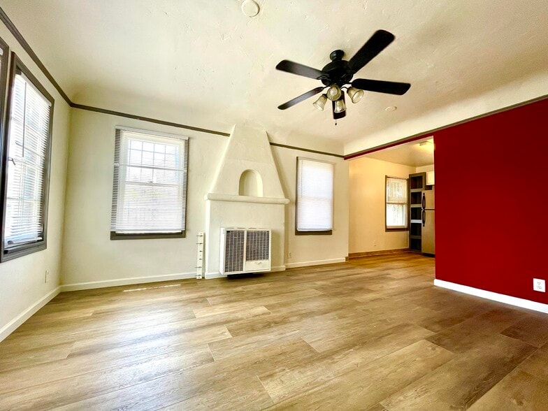 Building Photo - 1345 S Sycamore Ave