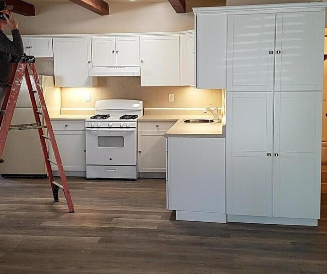 Building Photo - 160 Clarendon Rd