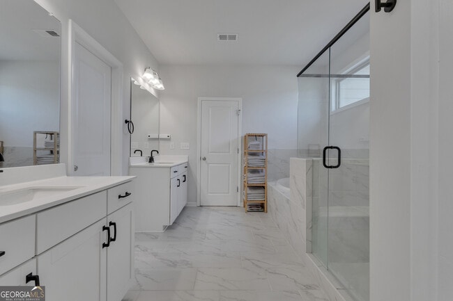 Building Photo - 411 Kinross Ln