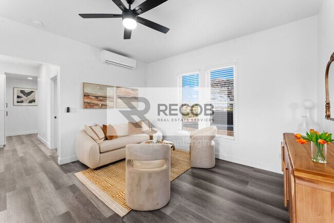 Building Photo - 832 Desty St