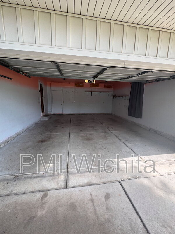 Building Photo - 840 N Waddington Ave