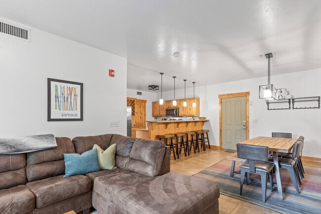 Building Photo - Stunning Furnished Park City Condo