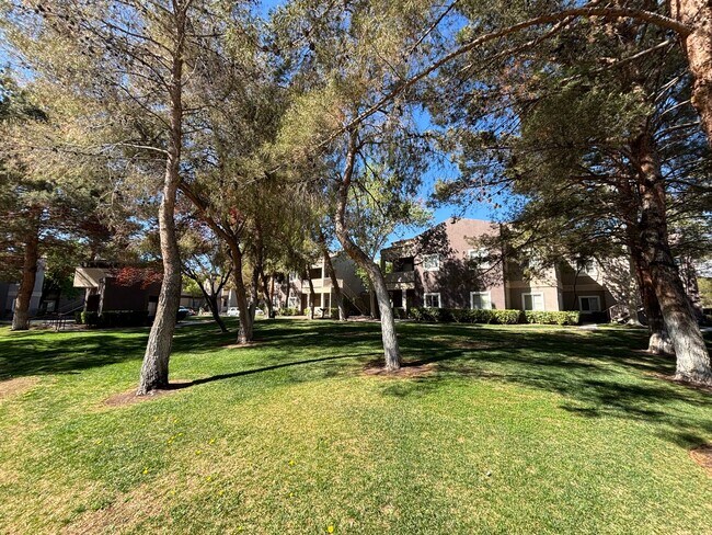 Building Photo - Gorgeous 2Bed/2Bath/2Car Garage, 2nd-Story Condo located in the West part of the valley— Enjoy Re...