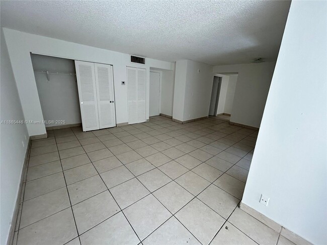 Building Photo - 17021 N Bay Rd