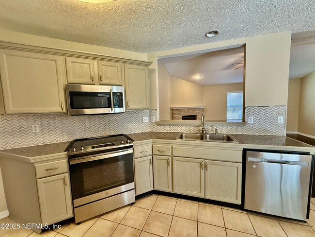 Building Photo - 1861 Weston Cir