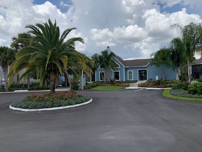 Building Photo - ** Move in Special HALF off your first months rent** New Remodeled 2 bed 1 bath condo in Casselbe...