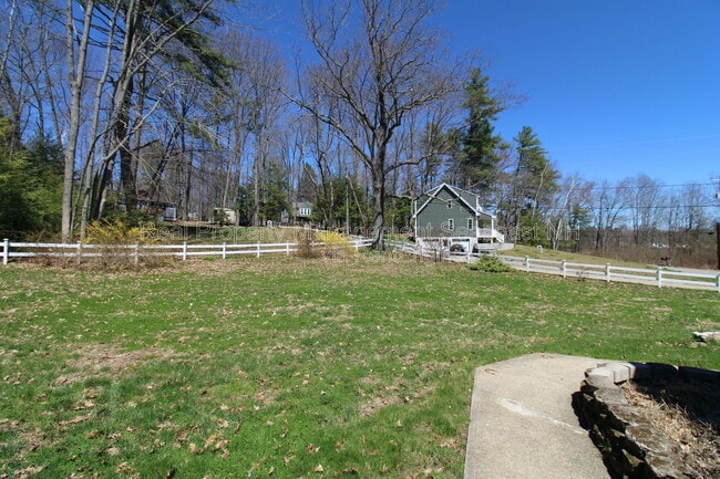 Building Photo - 94 Lakeshore Dr