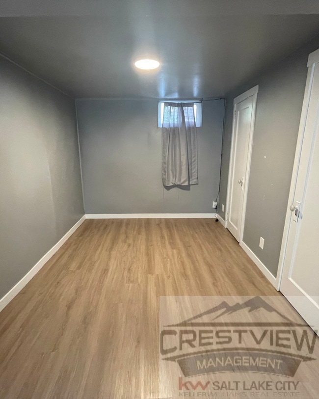 Building Photo - Deem Triplex