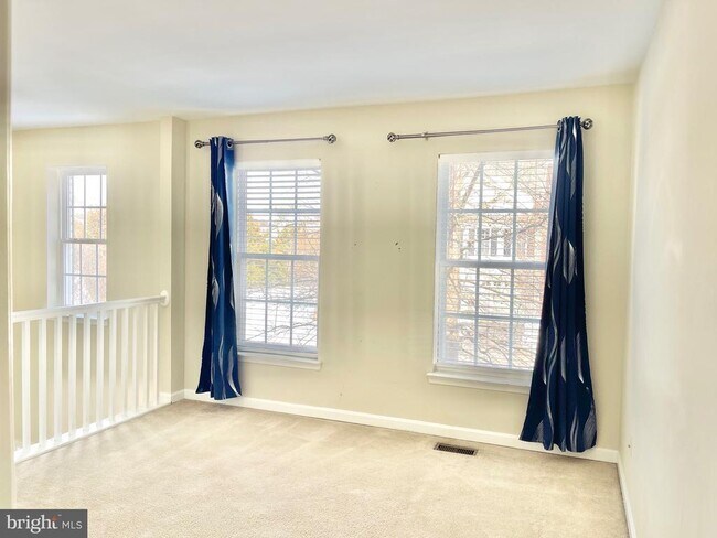 Building Photo - 12313 Tanalian Falls Ln