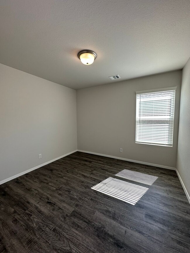 Building Photo - *Pre-leasing* Three Bedroom | Two Bath Hom...