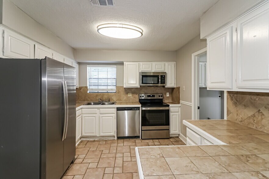Building Photo - 15127 Camino Del Sol Dr