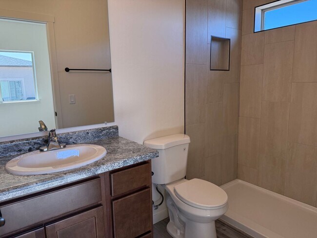 Building Photo - Available Now.  New 3 bed, 2 bath home on Orchard Mesa