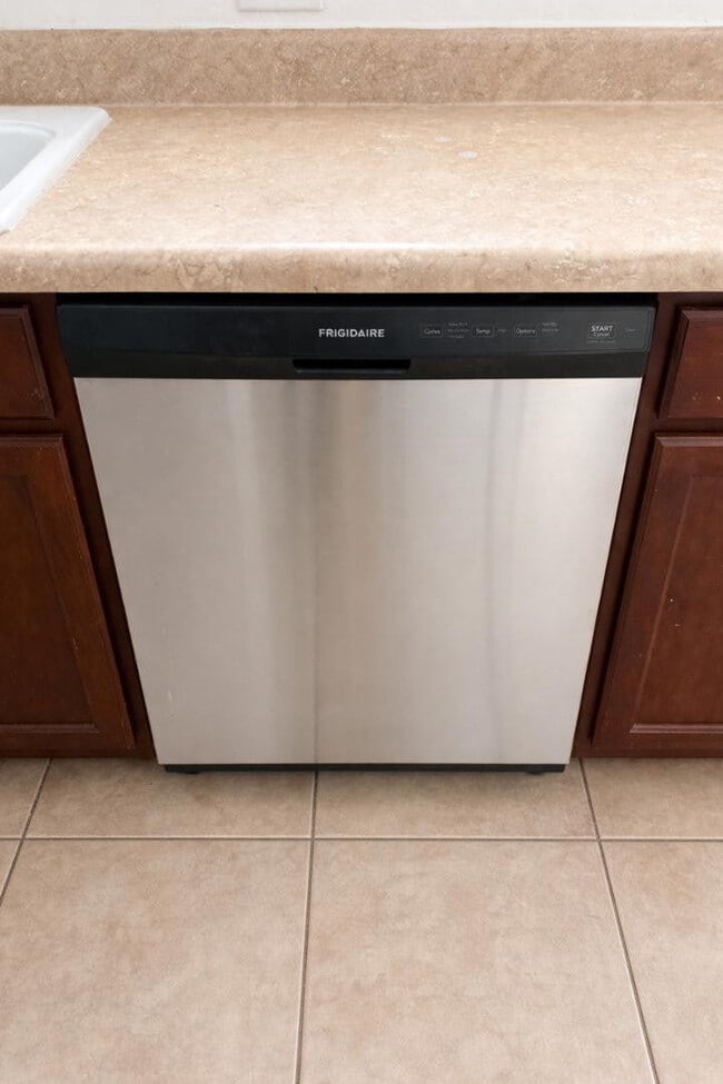 Building Photo - 3019 S 101st Ave