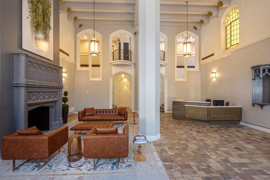 Building Photo - 2231 E 67th St