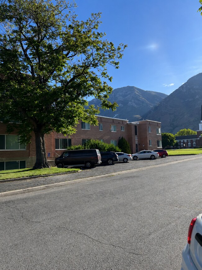 Building Photo - South of BYU - 1 bed 1 bath