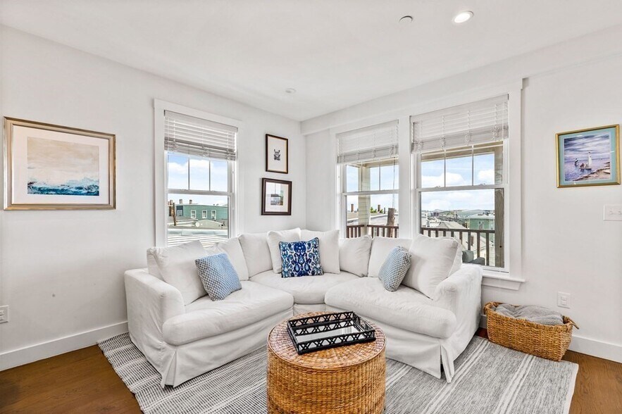 Building Photo - 241 Lexington St