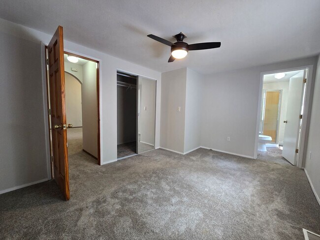 Building Photo - 3 Bedroom home in Mackinaw!