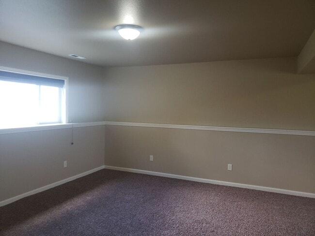 Building Photo - Newer Stunning 4 Bedroom Home w/ Garage