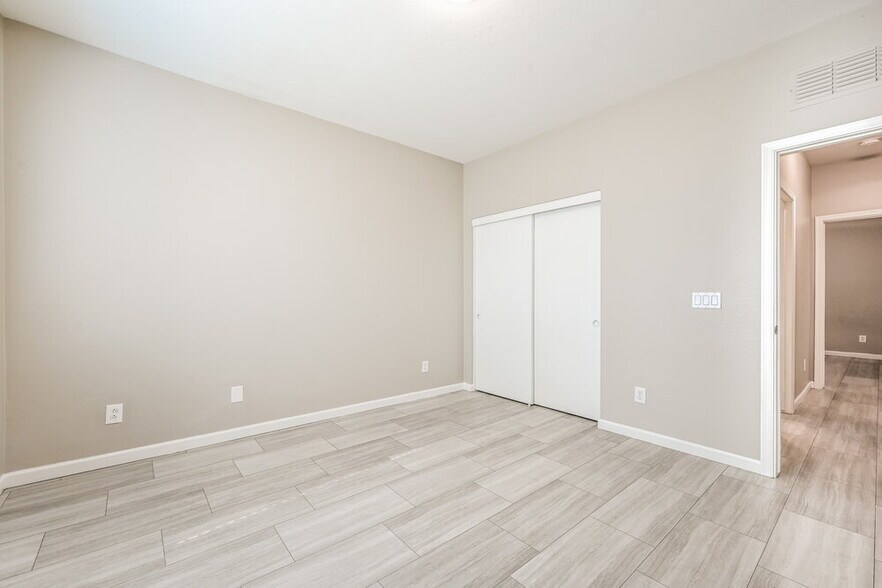 Building Photo - 12084 W Dreyfus Dr