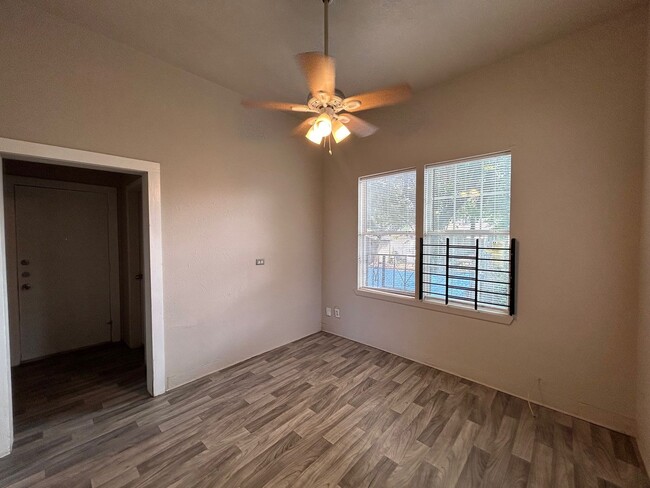 Building Photo - $300 OFF 1ST MONTH RENT IF YOU MOVE IN WIT...