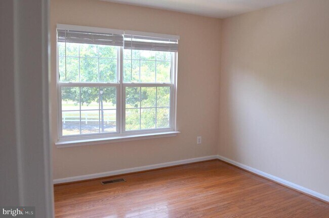 Building Photo - 43090 Sherbrooke Terrace