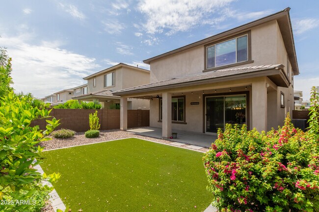 Building Photo - 3551 E Louise Dr