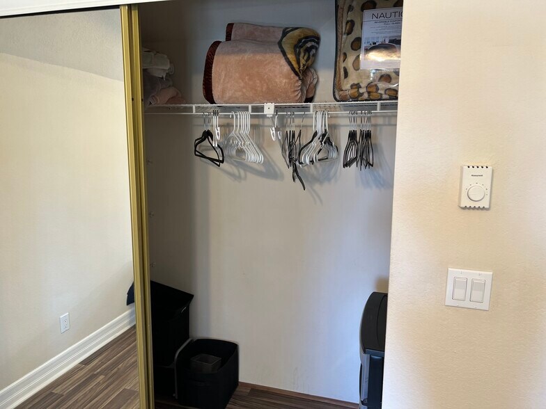 Building Photo - 8889 Caminito Plz