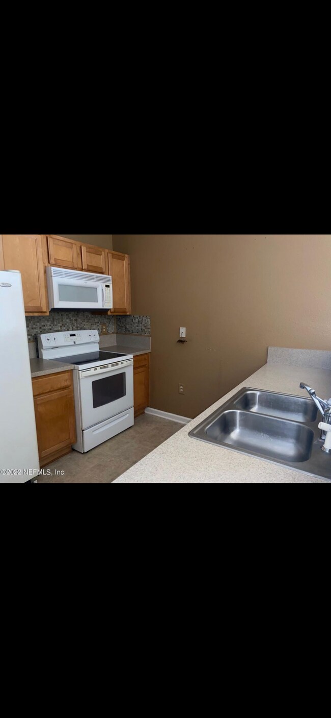 Building Photo - 6075 Maggies Cir